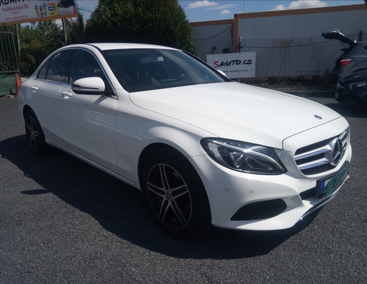 Mercedes-Benz Třídy C Sedan 2,1 l 125 kw