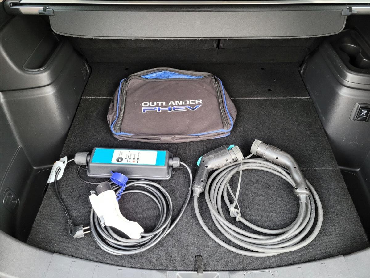 Mitsubishi Outlander SUV 2,4 l 165 kw