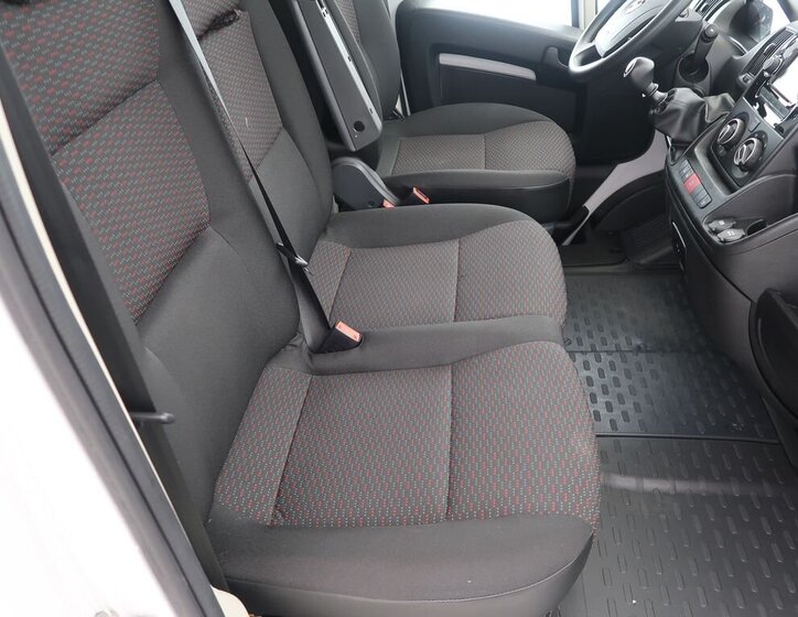 Opel Movano Skříň 2,2 l 103 kw