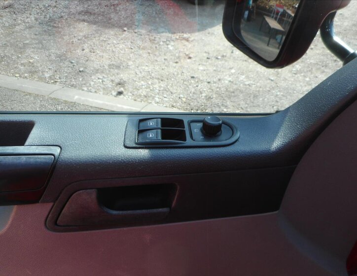 Volkswagen Transporter Valník 2,0 l 75 kw