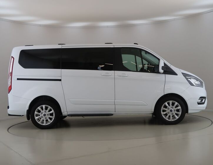 Ford Tourneo Custom 4