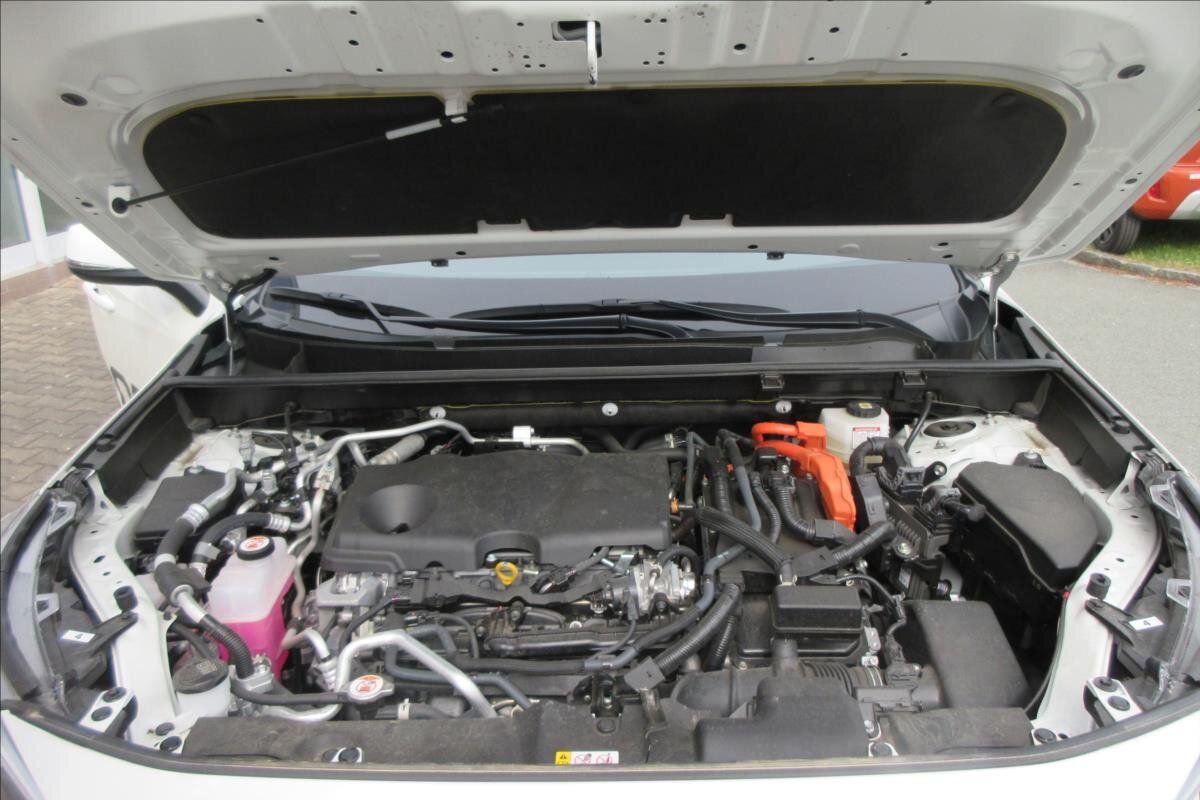 Suzuki Across Kombi 2,5 l 136 kw