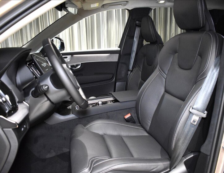 Volvo XC90 SUV / Terénní 2,0 l 335 kw