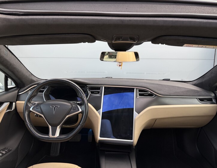 Tesla Model S 8