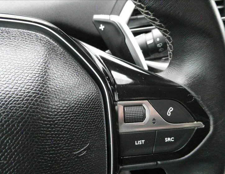 Peugeot 3008 SUV 1,6 l 121 kw