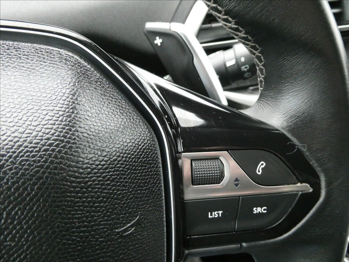 Peugeot 3008 SUV 1,6 l 121 kw