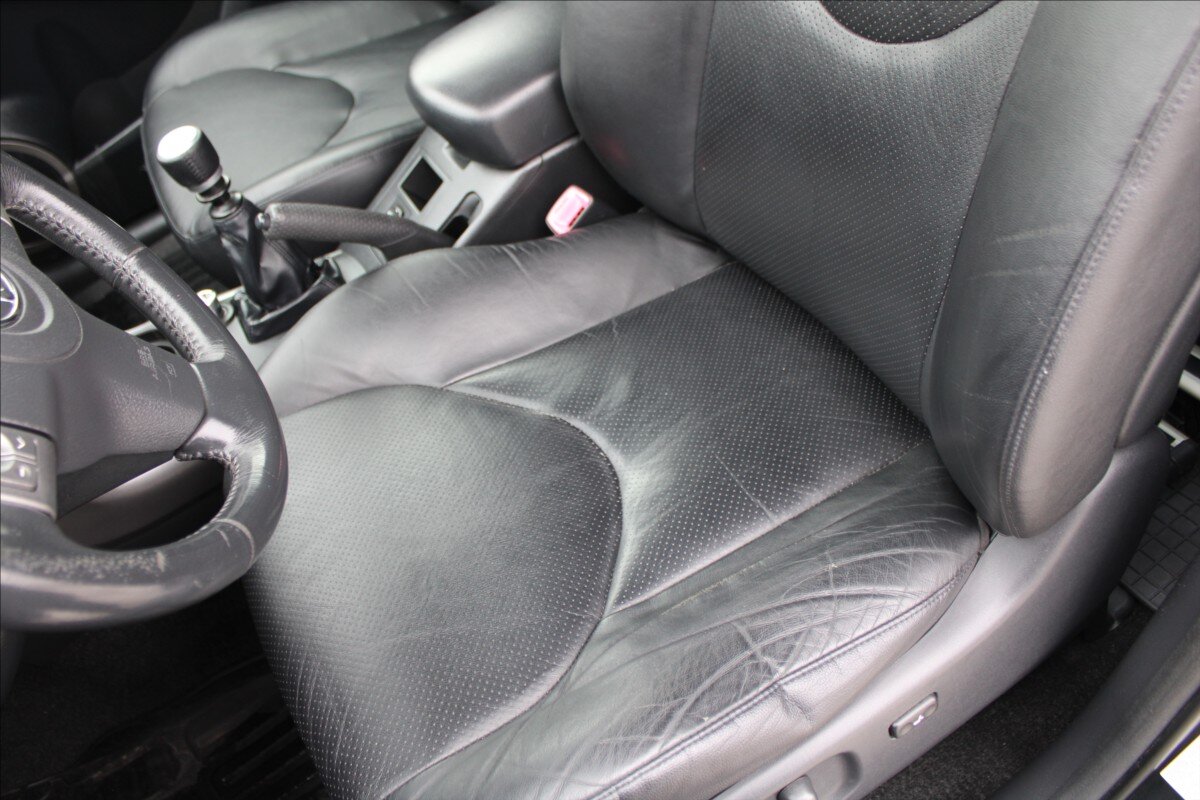 Toyota RAV4 SUV 2,2 l 100 kw