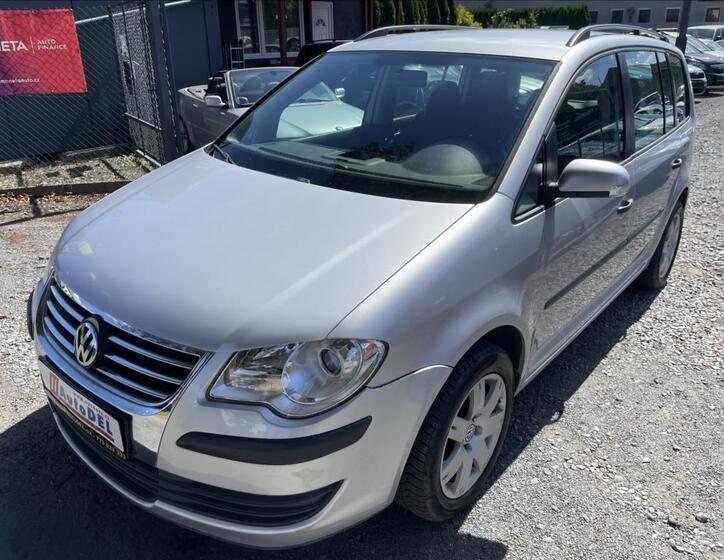Volkswagen Touran 1