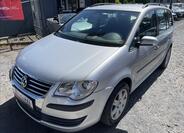 Volkswagen Touran 1