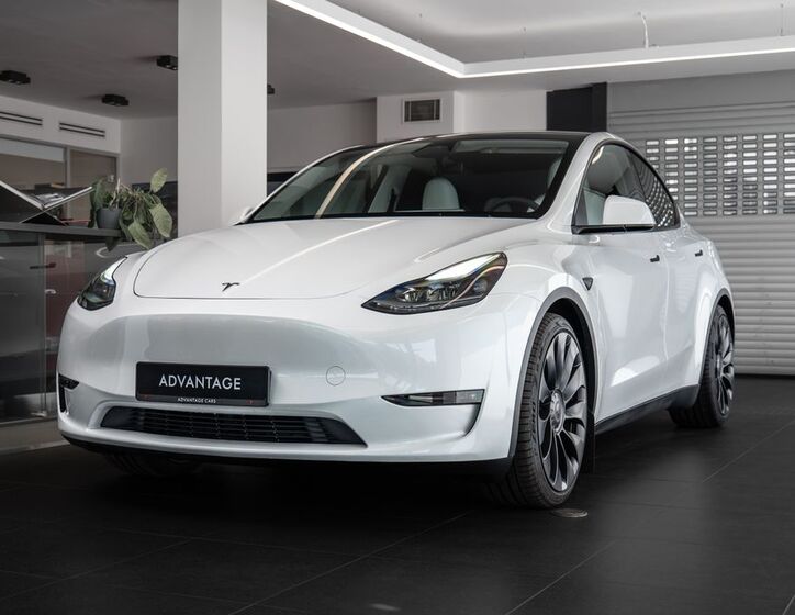 Tesla Model Y 1