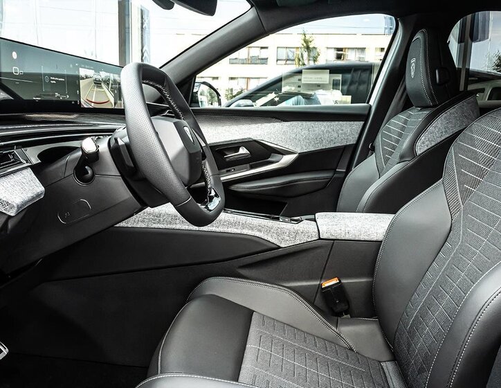 Peugeot 3008 SUV / Terénní 1,2 l 107 kw