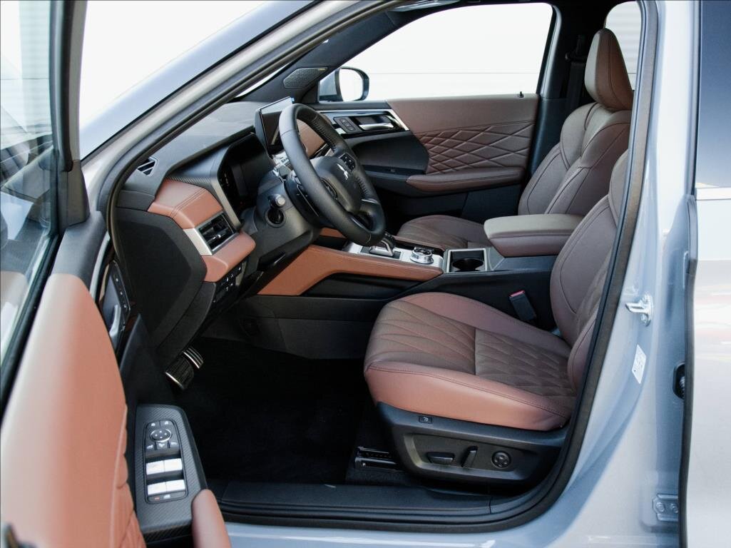 Mitsubishi Outlander SUV 2,4 l 225 kw