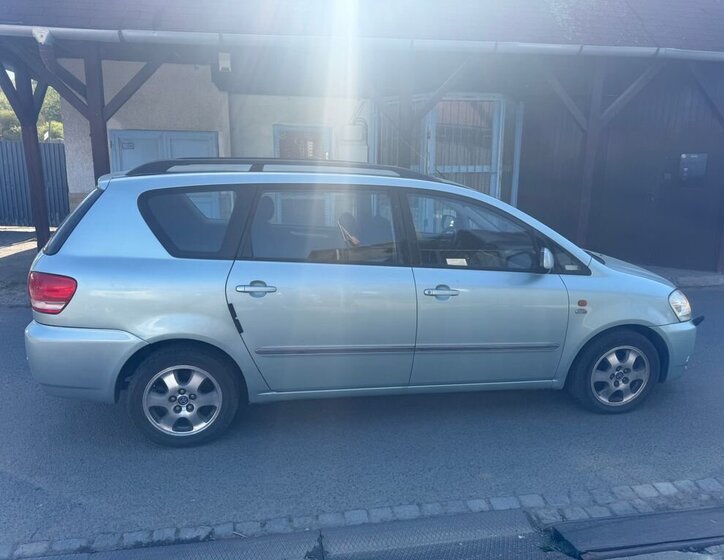Toyota Avensis Verso MPV 2,0 l 85 kw