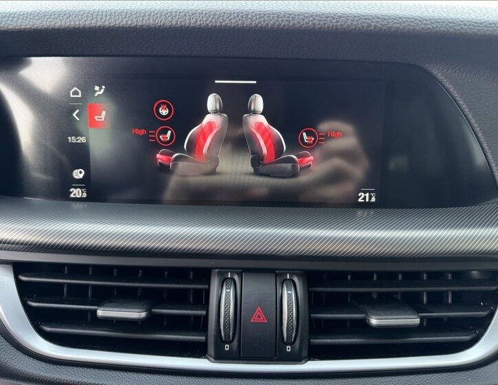 Alfa Romeo Stelvio 37