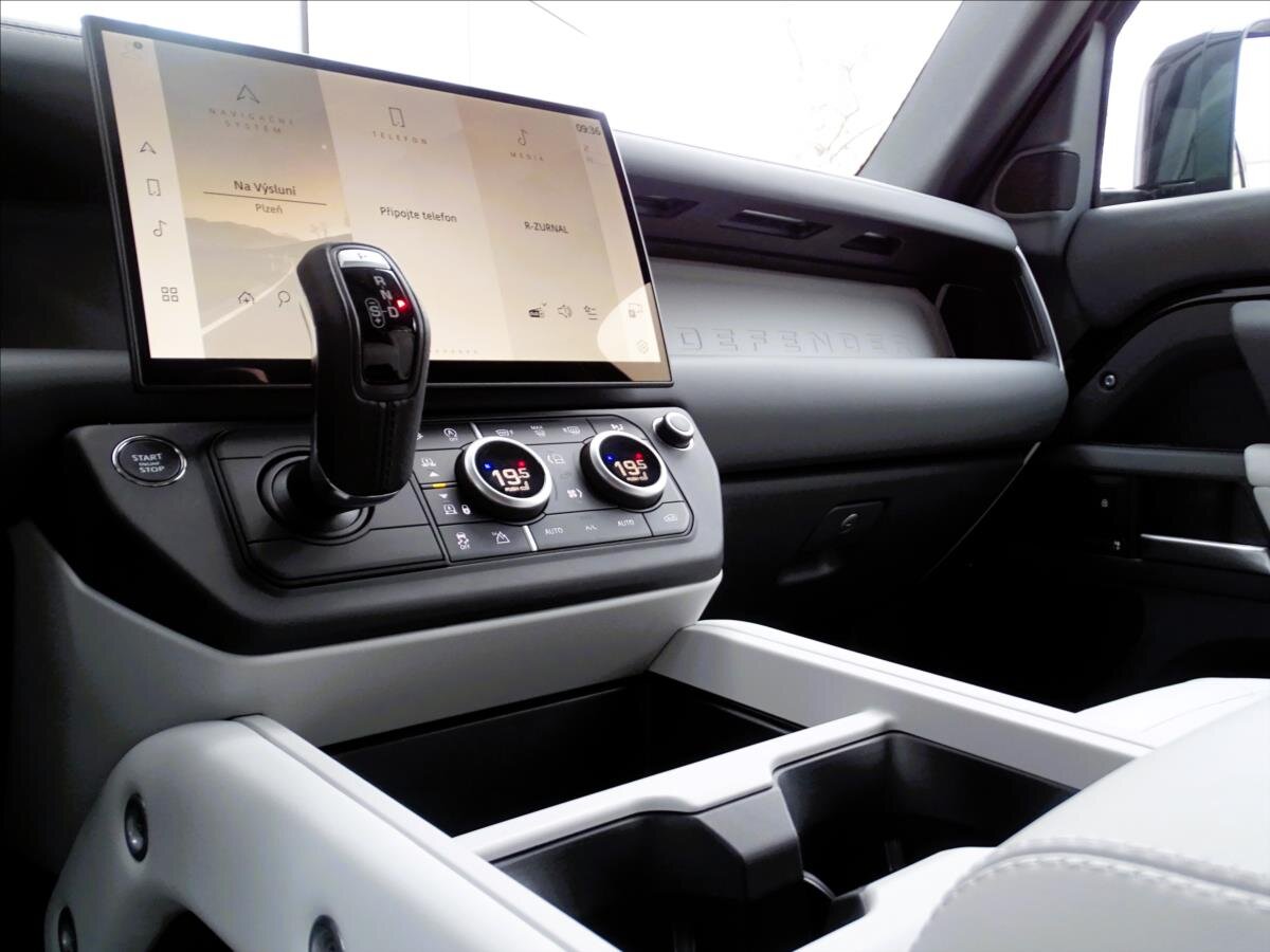 Land Rover Defender SUV / Terénní 5,0 l 313 kw