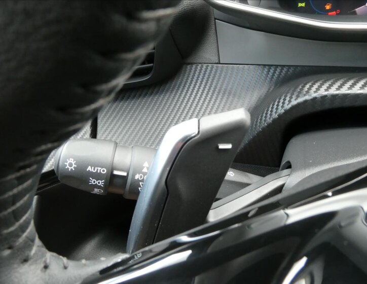 Peugeot 2008 SUV 1,2 l 96 kw