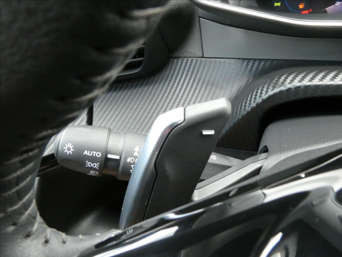 Peugeot 2008 SUV 1,2 l 96 kw