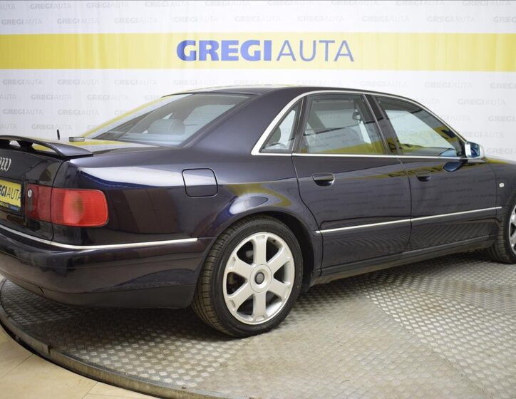 Audi S8 Sedan 4,2 l 265 kw