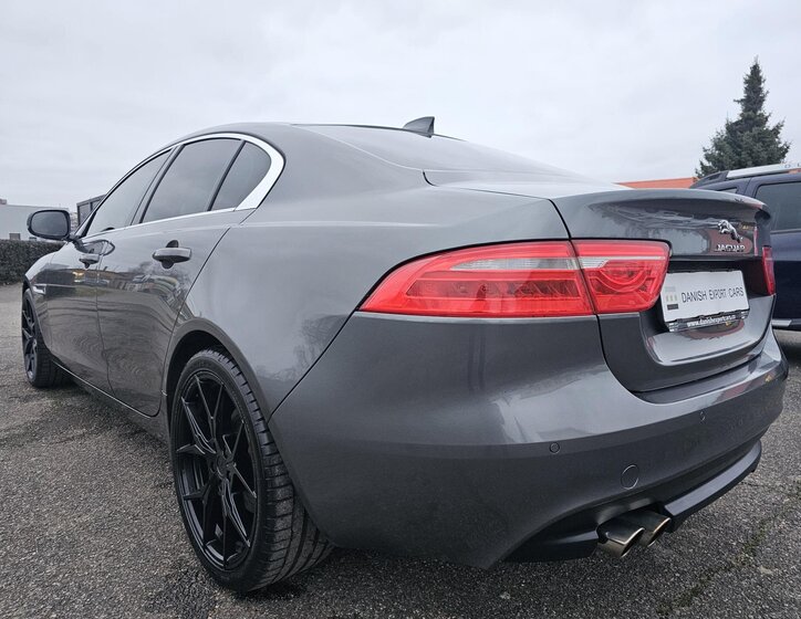 Jaguar XE 12