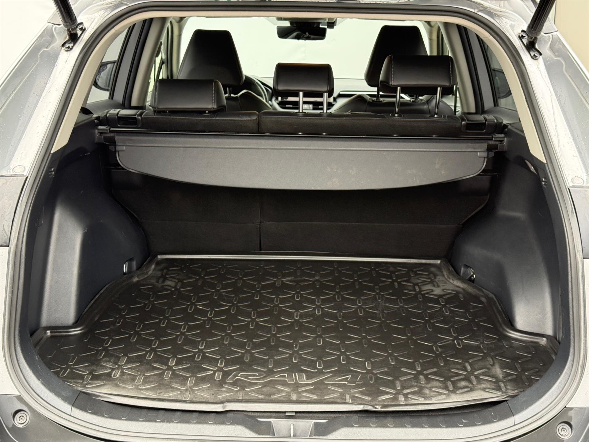 Toyota RAV4 SUV / Terénní 2,5 l 131 kw