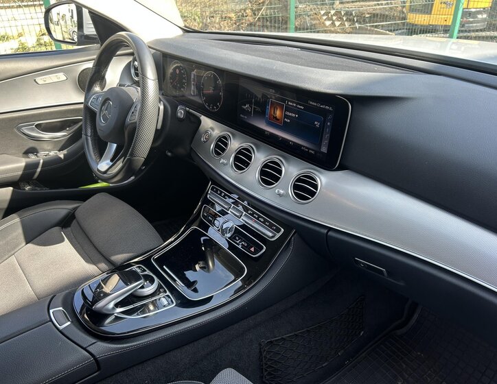 Mercedes-Benz Třídy E Sedan / Limuzína 3,0 l 190 kw