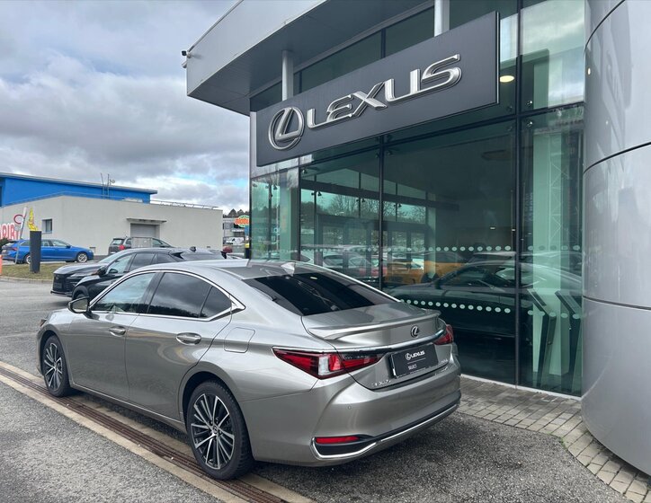 Lexus ES 300h Sedan 2,5 l 160 kw