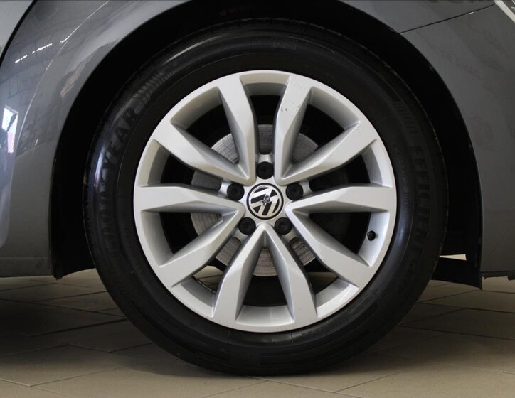 Volkswagen Beetle Hatchback 1,2 l 77 kw