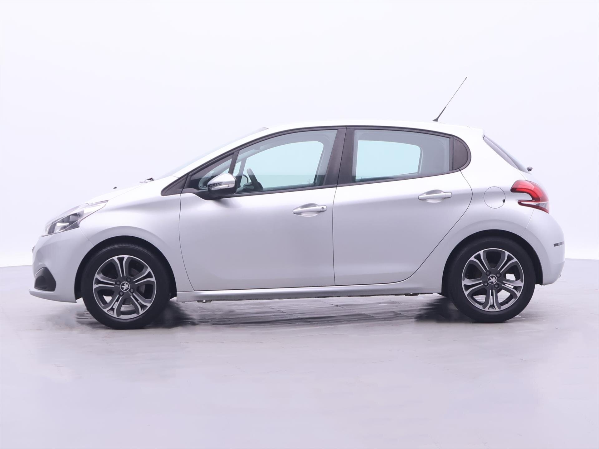 Peugeot 208 Hatchback 1,2 l 60 kw