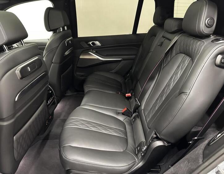 BMW X7 SUV 4,4 l 390 kw