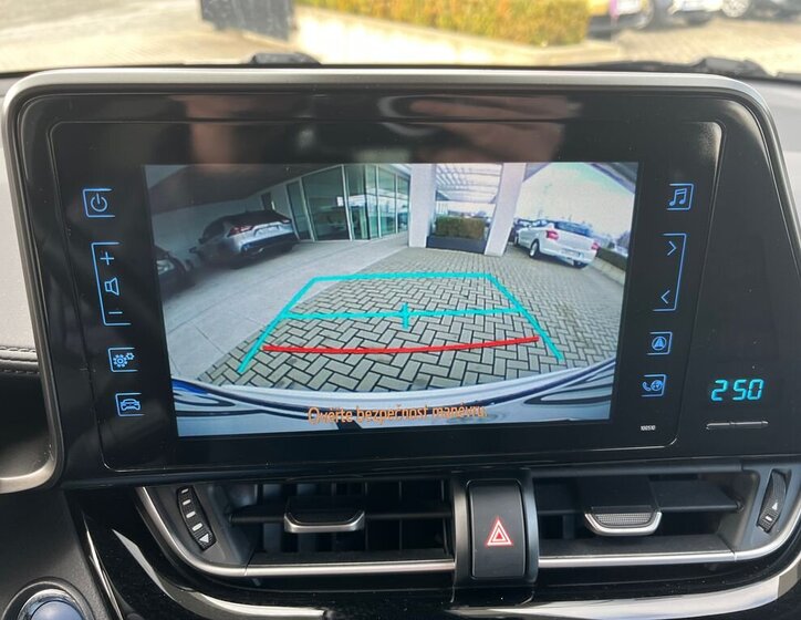 Toyota C-HR SUV / Terénní 1,8 l 72 kw