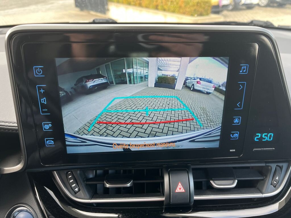 Toyota C-HR SUV / Terénní 1,8 l 72 kw