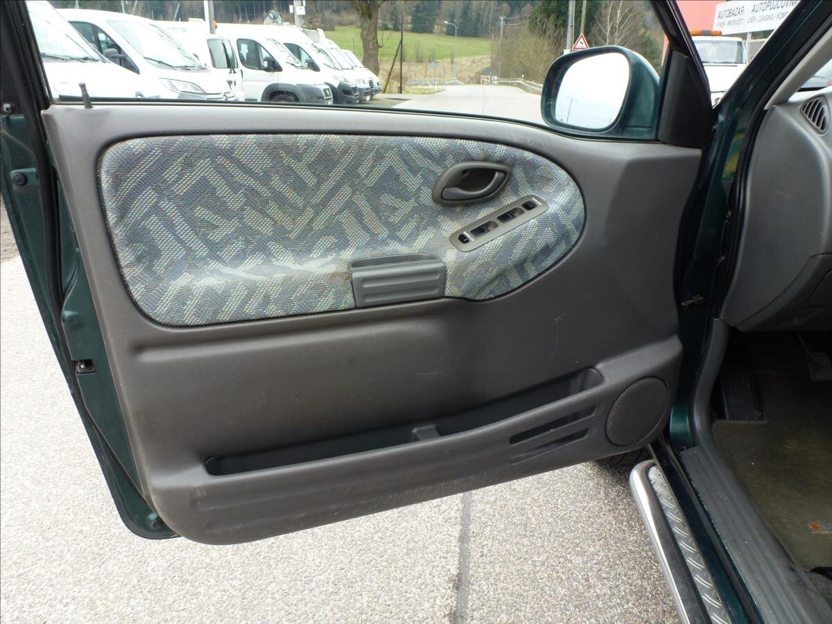 Suzuki Grand Vitara SUV / Terénní 2,0 l 94 kw