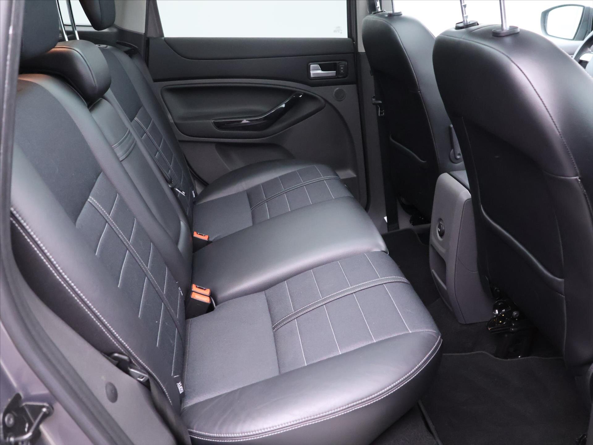 Ford Kuga SUV / Terénní 2,0 l 103 kw