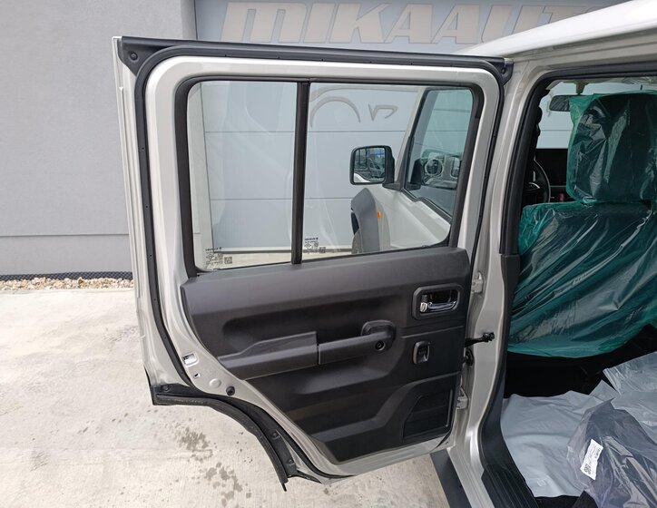 Suzuki Jimny SUV 1,5 l 75 kw