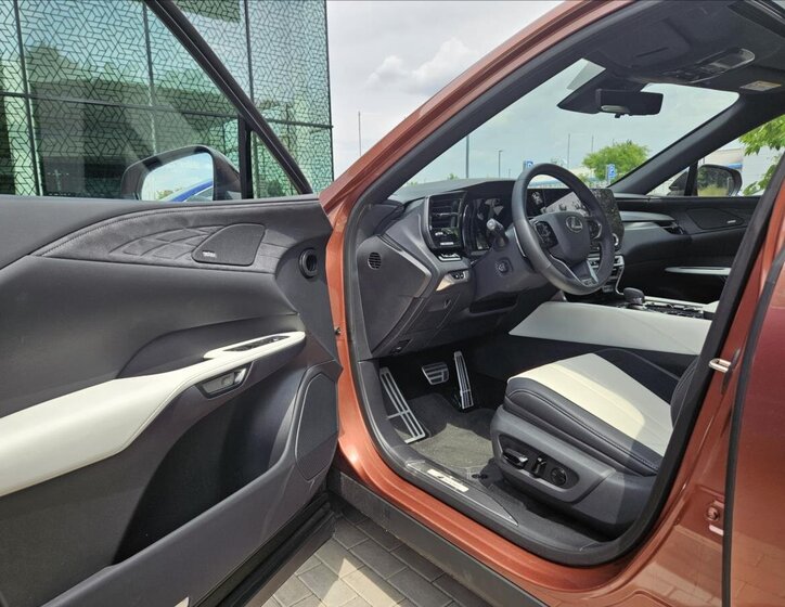 Lexus RX 500h SUV / Terénní 2,4 l 273 kw