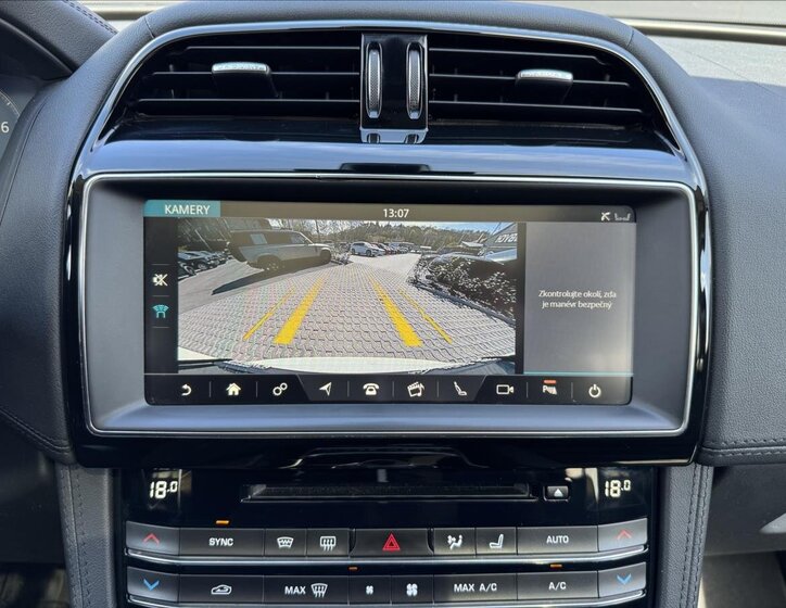 Jaguar F-Pace SUV / Terénní 2,0 l 184 kw