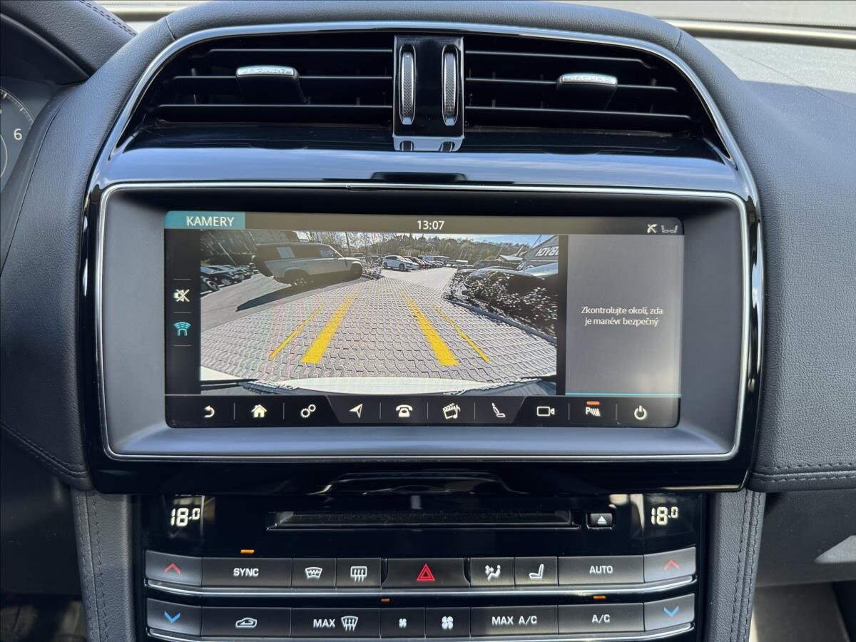 Jaguar F-Pace SUV / Terénní 2,0 l 184 kw