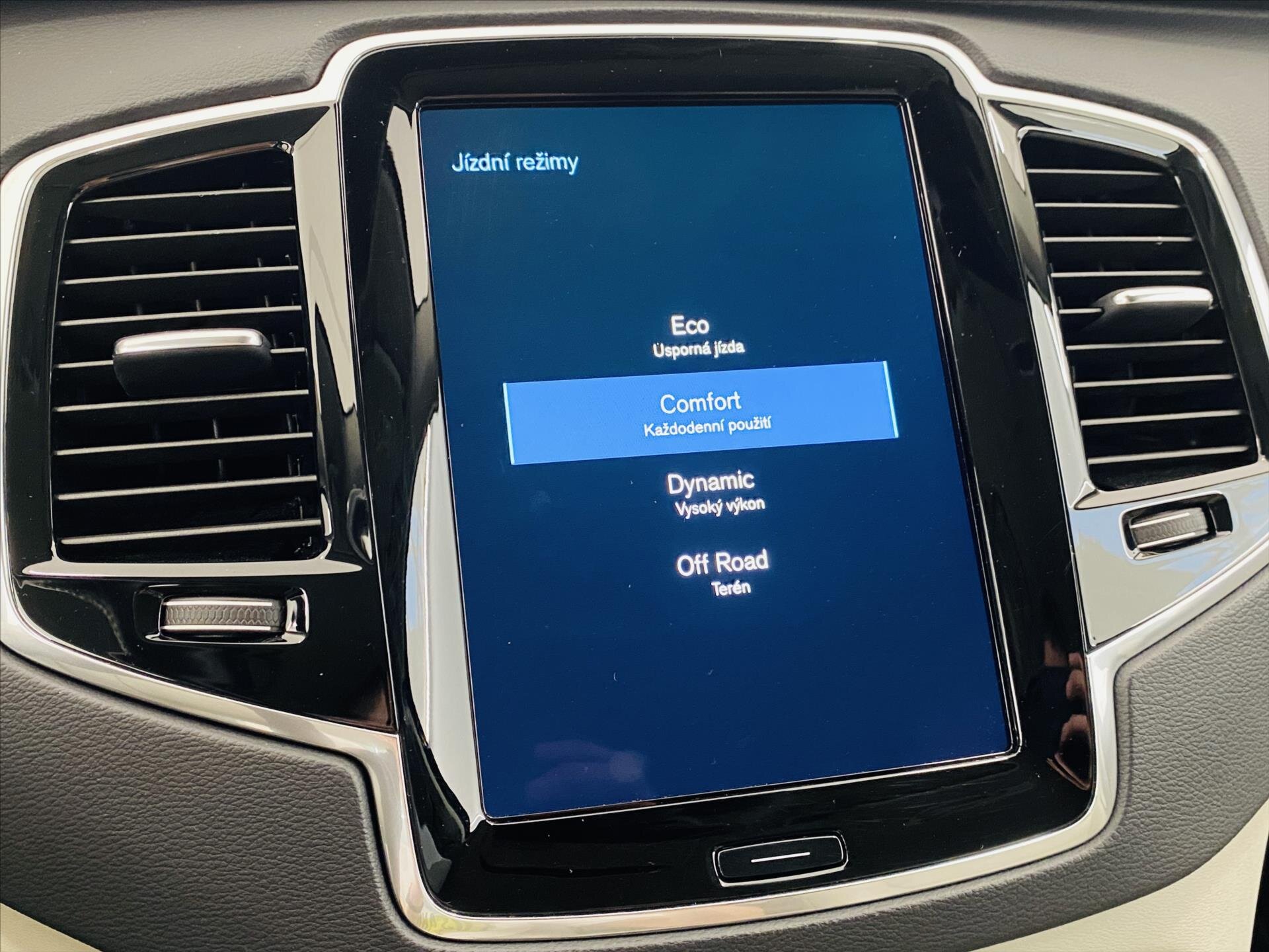 Volvo XC90 SUV / Terénní 2,0 l 173 kw