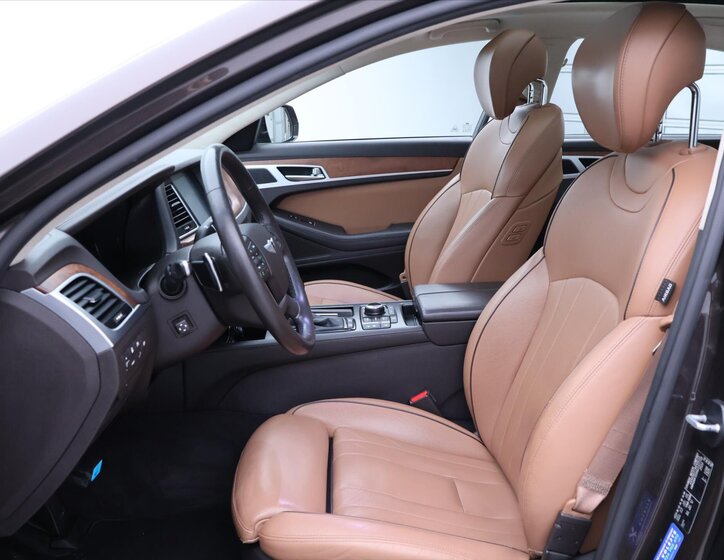 Hyundai Genesis Sedan / Limuzína 3,8 l 232 kw