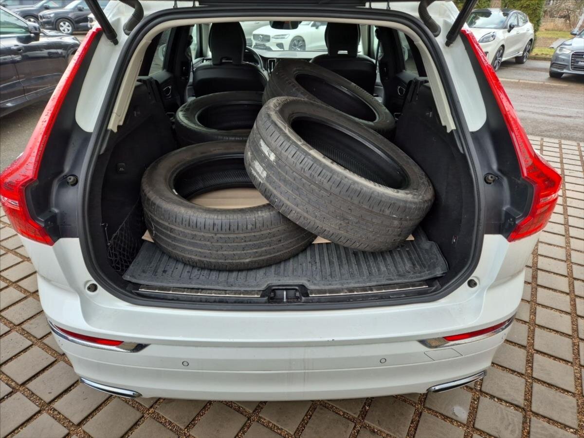 Volvo XC60 SUV / Terénní 2,0 l 145 kw