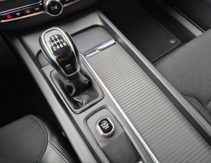 Volvo XC60 SUV / Terénní 2,0 l 110 kw