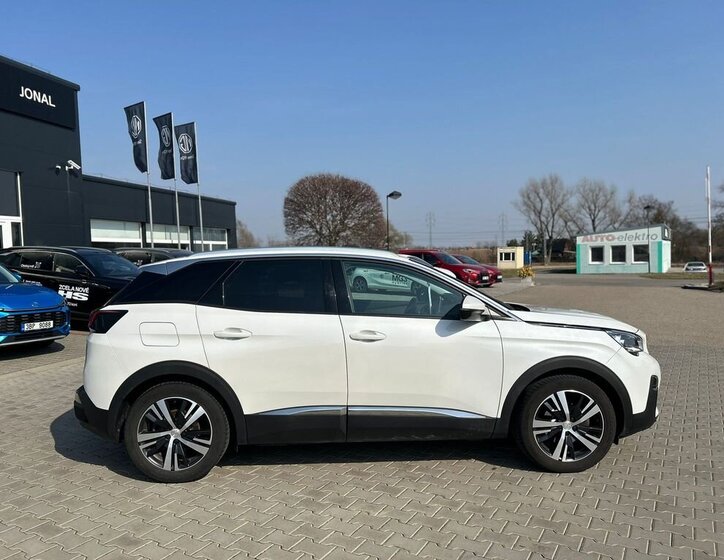 Peugeot 3008 SUV / Terénní 1,5 l 96 kw