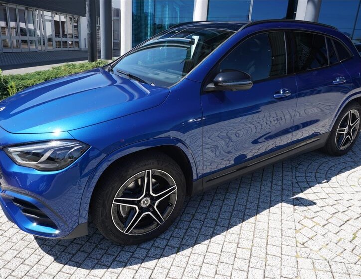 Mercedes-Benz GLA SUV 1,3 l 120 kw