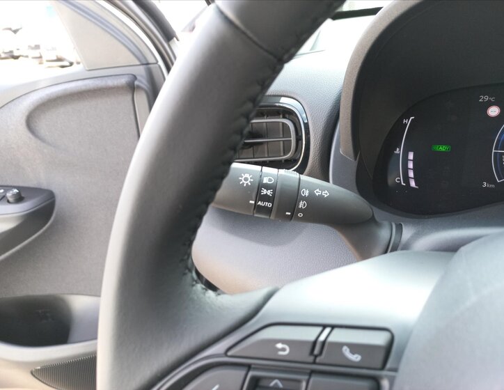 Toyota Yaris Cross CUV / Crossover 1,5 l 68 kw