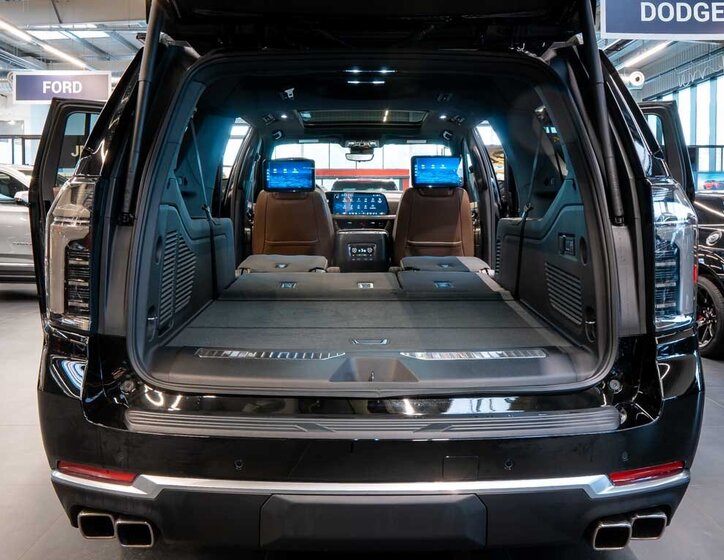 Chevrolet Suburban SUV 6,2 l 313 kw