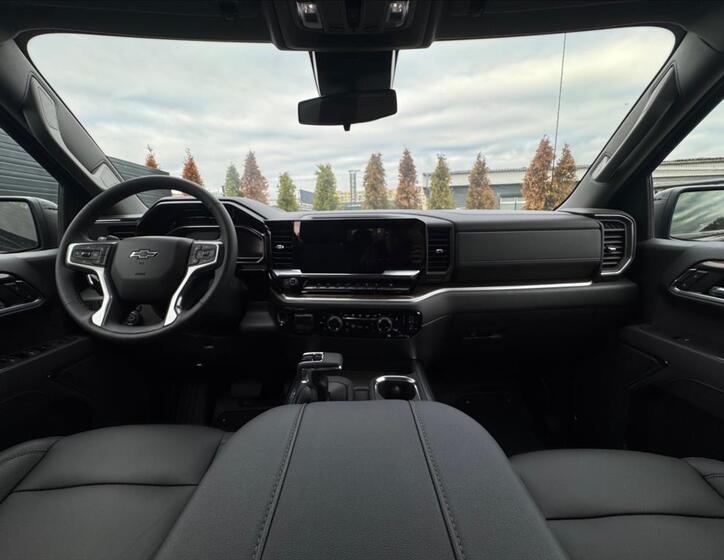 Chevrolet Silverado 13