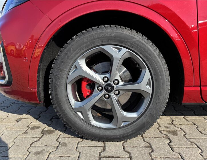 Ford Kuga SUV / Terénní 1,5 l 110 kw