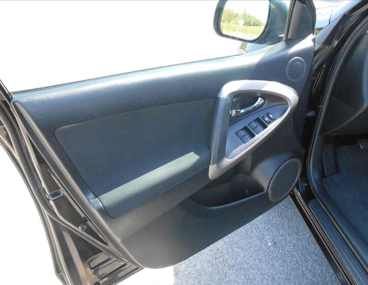 Toyota RAV4 Kombi 2,0 l 112 kw