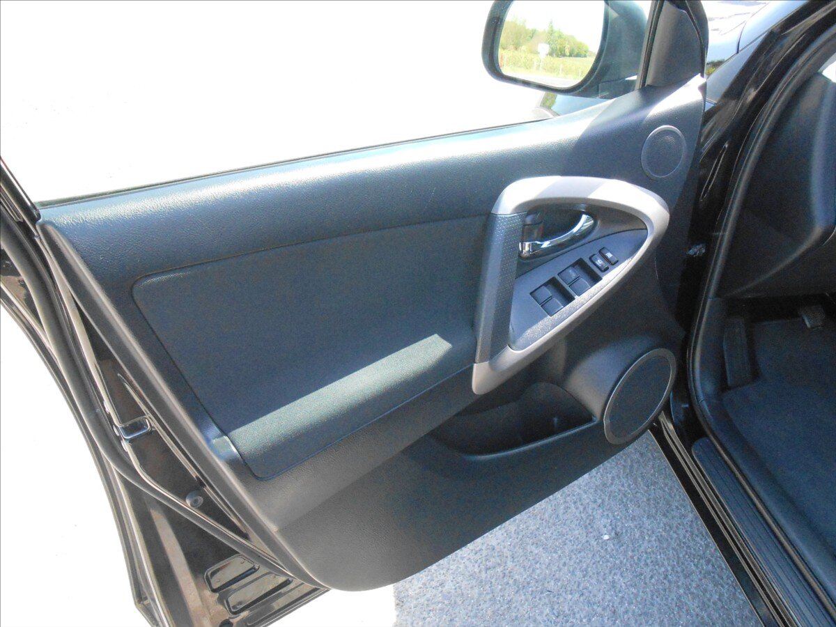 Toyota RAV4 Kombi 2,0 l 112 kw