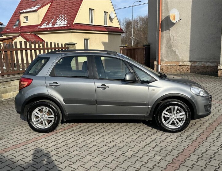 Suzuki SX4 Hatchback 1,6 l 88 kw